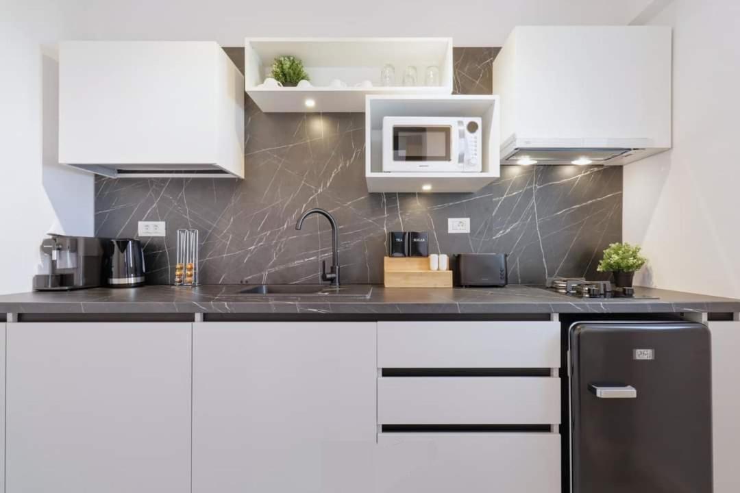 Government Deluxe Studio By Magic Apartments Бухарест Экстерьер фото